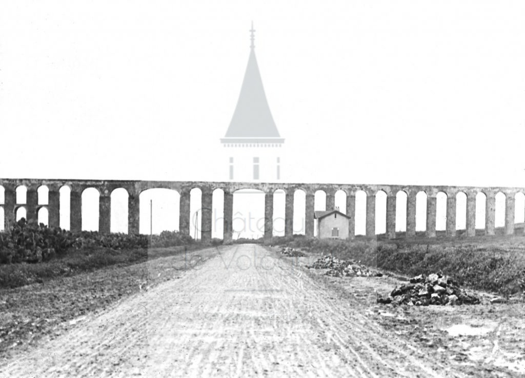 New - Château de Volognat - Photos - Hubert Vaffier - Bardo - Les aqueducs - 1887-04-17 - 1201