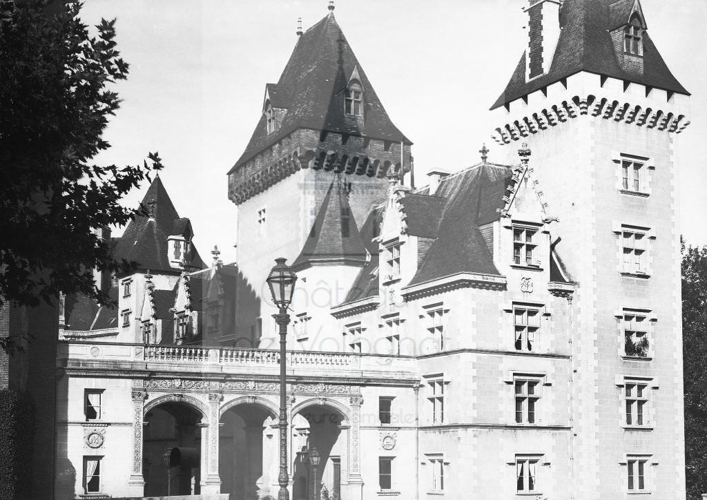New - Château de Volognat - Photos - Hubert Vaffier - Pau - Château façade est - 1887-10-14 - 1293