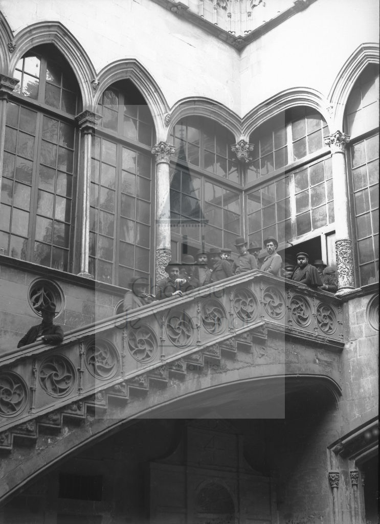 New - Château de Volognat - Photos - Hubert Vaffier - Barcelone - Escalier du palais de justice - 1889-03-14 - 1507