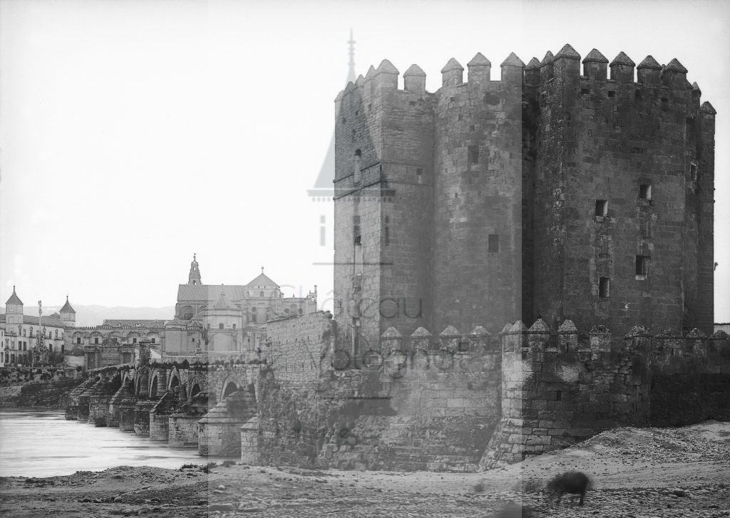 New - Château de Volognat - Photos - Hubert Vaffier - Cordoue - Vue générale tour arabe - 1889-04-05 - 1565