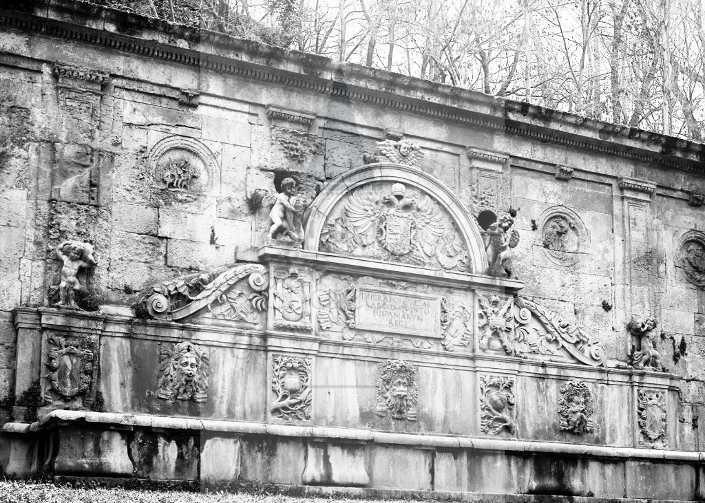 New - Château de Volognat - Photos - Hubert Vaffier - Grenade - L'Alambra fontaine de Charles V - 1889-04-08 - 1581