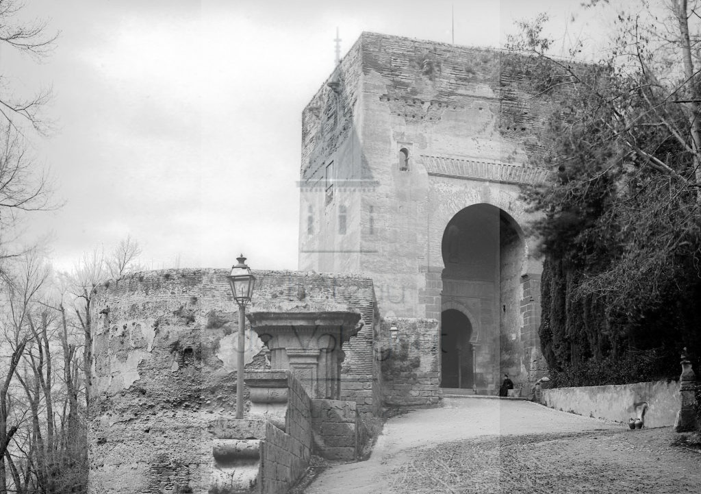 New - Château de Volognat - Photos - Hubert Vaffier - Grenade - L'Alambra porte d'entrée - 1889-04-08 - 1582