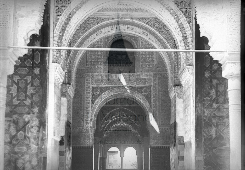 New - Château de Volognat - Photos - Hubert Vaffier - Grenade - L'Alambra tribunal de justice - 1889-04-09 - 1594