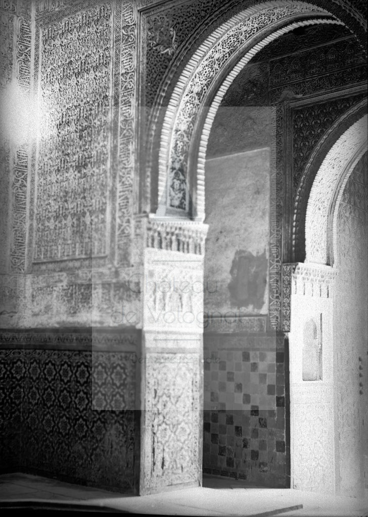 Château de Volognat - Photos - Hubert Vaffier - Grenade - L'Alambra angle de la porte des Abencerrajes - 10/04/1889 - 1596