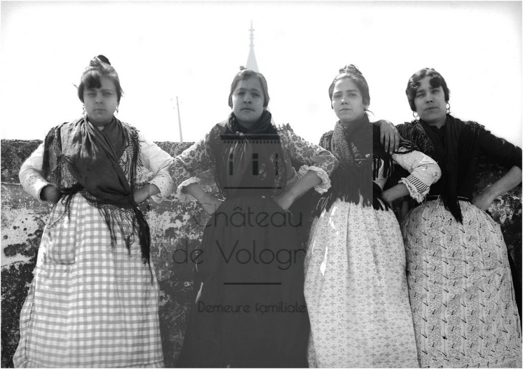 Château de Volognat - Photos - Hubert Vaffier - Cadix - Groupe jeunes filles - 24/04/1889 - 1638