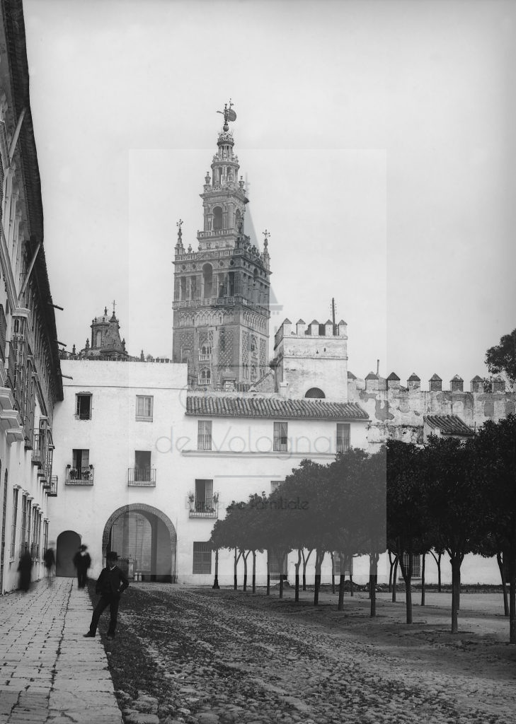 New - Château de Volognat - Photos - Hubert Vaffier - Seville - La Géralda vue de la cour de l'Alcazar - 1889-04-25 - 1650