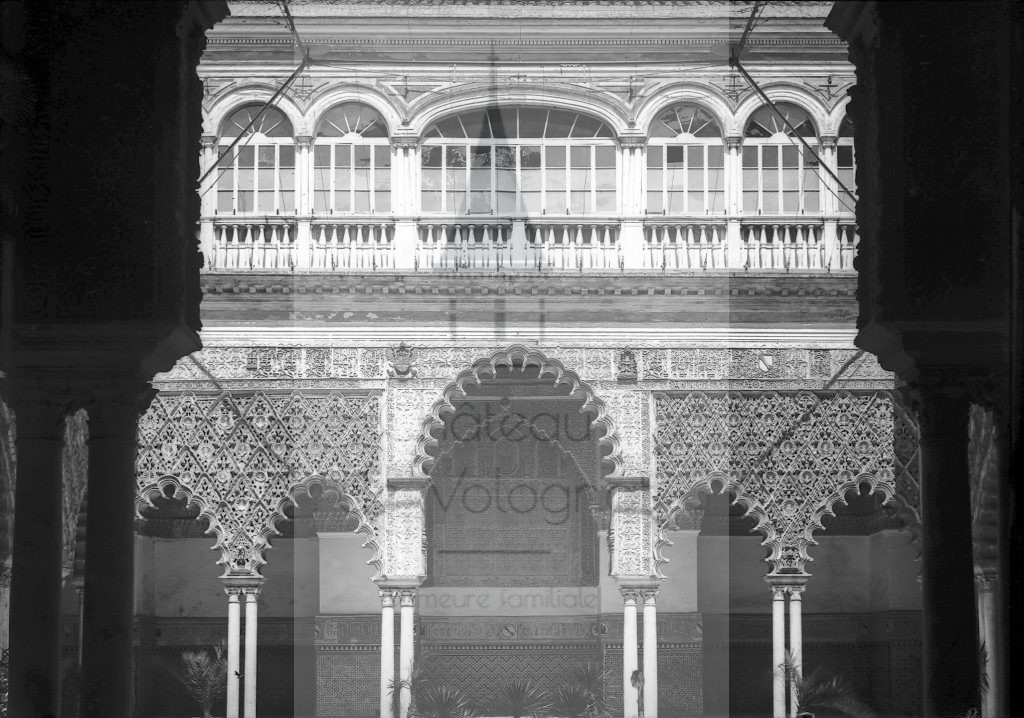 New - Château de Volognat - Photos - Hubert Vaffier - Seville - Patio de l'Alcazar 1er vue - 1889-04-25 - 1652