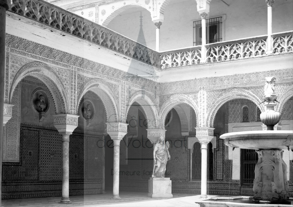 New - Château de Volognat - Photos - Hubert Vaffier - Seville - Patio de la maison de Pilate 2ème vue - 1889-04-26 - 1663
