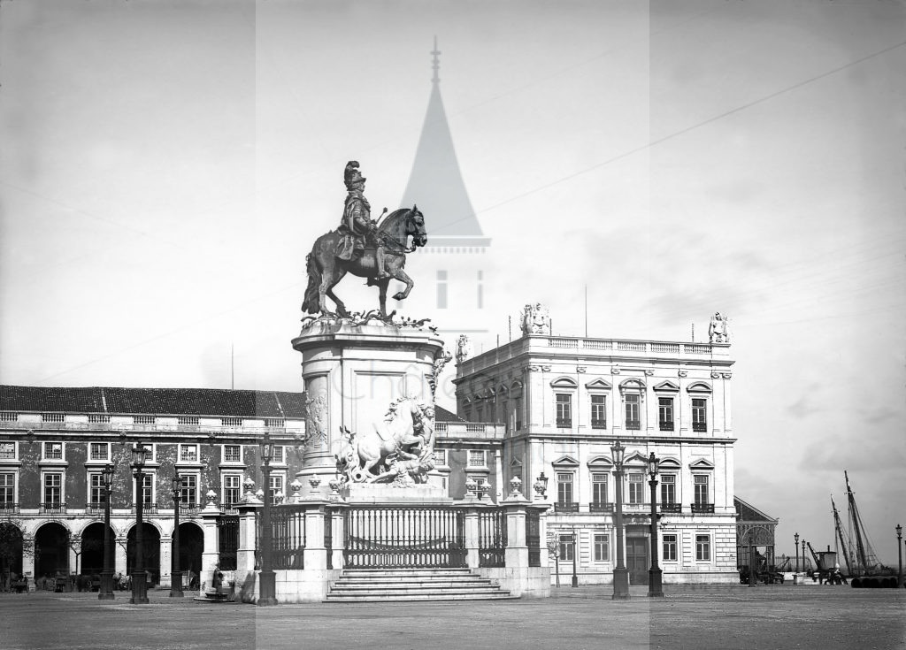 New - Château de Volognat - Photos - Hubert Vaffier - Lisbonne - Statue de la place du commerce - 1889-05-02 - 1674