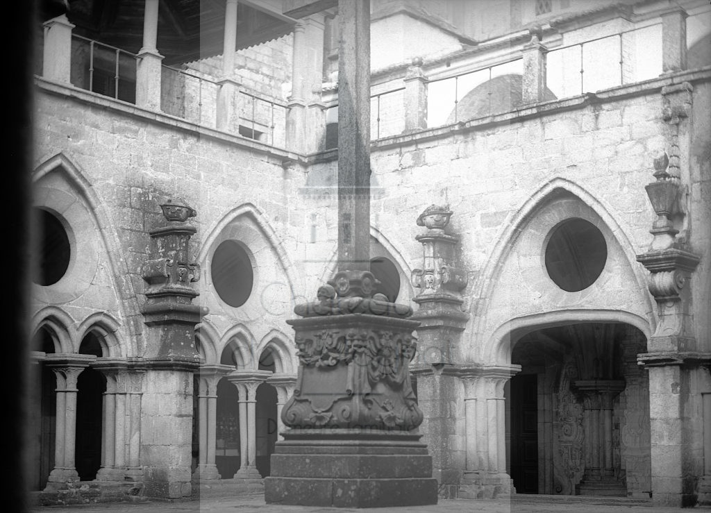 New - Château de Volognat - Photos - Hubert Vaffier - Porto - Cloitre de la cathédrale - 1889-05-10 - 1695