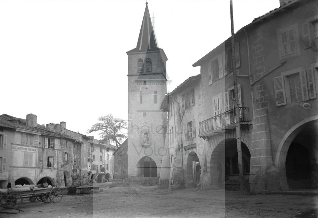 New - Château de Volognat - Photos - Hubert Vaffier - Arinthod - La place - 1880-10-30 - 172