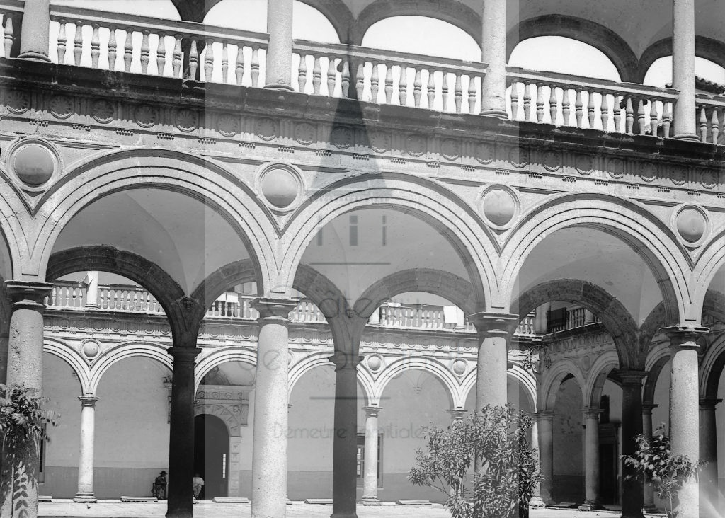 New - Château de Volognat - Photos - Hubert Vaffier - Tolède - Patio de l'hopital - 1889-05-21 - 1724