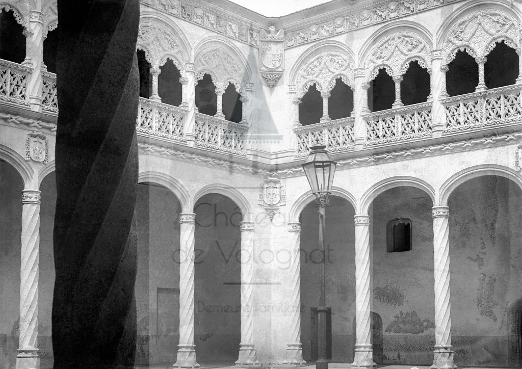 New - Château de Volognat - Photos - Hubert Vaffier - Valladolid - Cloitre de St Grégorio en bas - 1889-05-24 - 1731