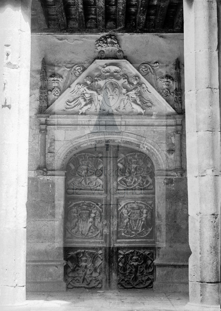 New - Château de Volognat - Photos - Hubert Vaffier - Valladolid - Cloitre porte renaissance - 1889-05-24 - 1734