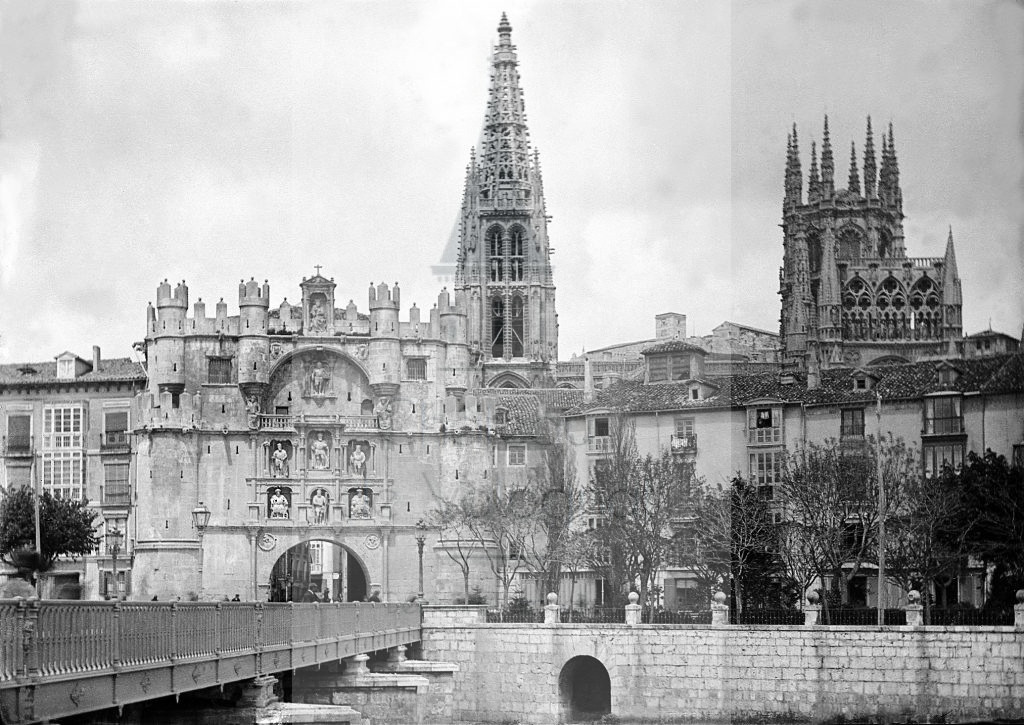 New - Château de Volognat - Photos - Hubert Vaffier - Burgos - Porte de santa Maria - 1889-05-24 - 1742