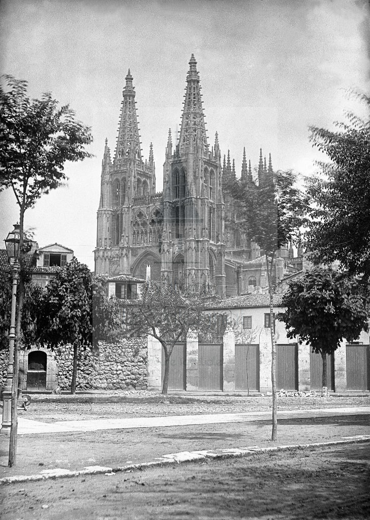 New - Château de Volognat - Photos - Hubert Vaffier - Burgos - La cathédrale vue du quai - 1889-05-24 - 1743