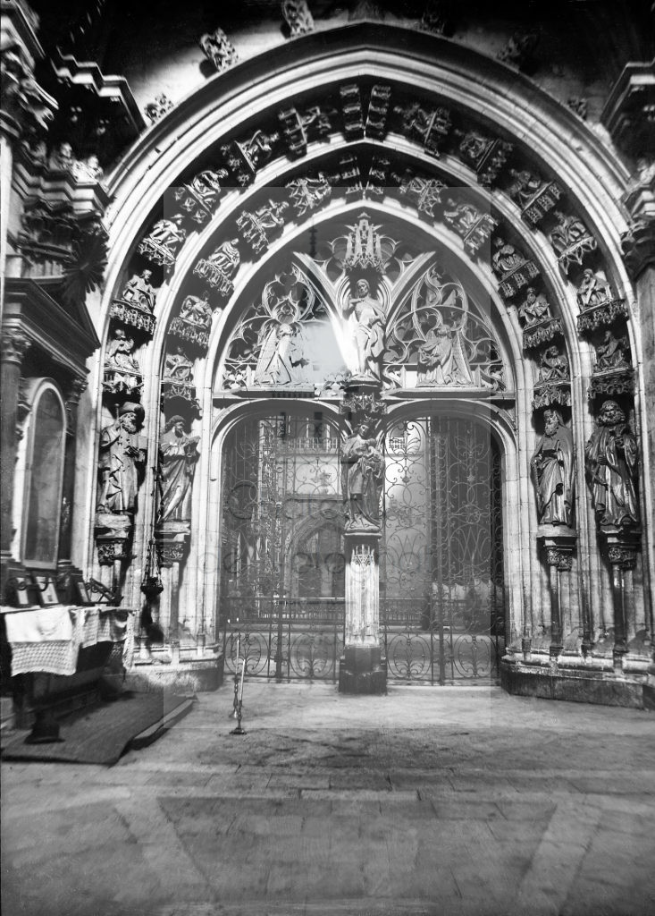 New - Château de Volognat - Photos - Hubert Vaffier - Oviedo - Porte de la Capilla Reale à la cathédrale - 1890-04-07 - 1793
