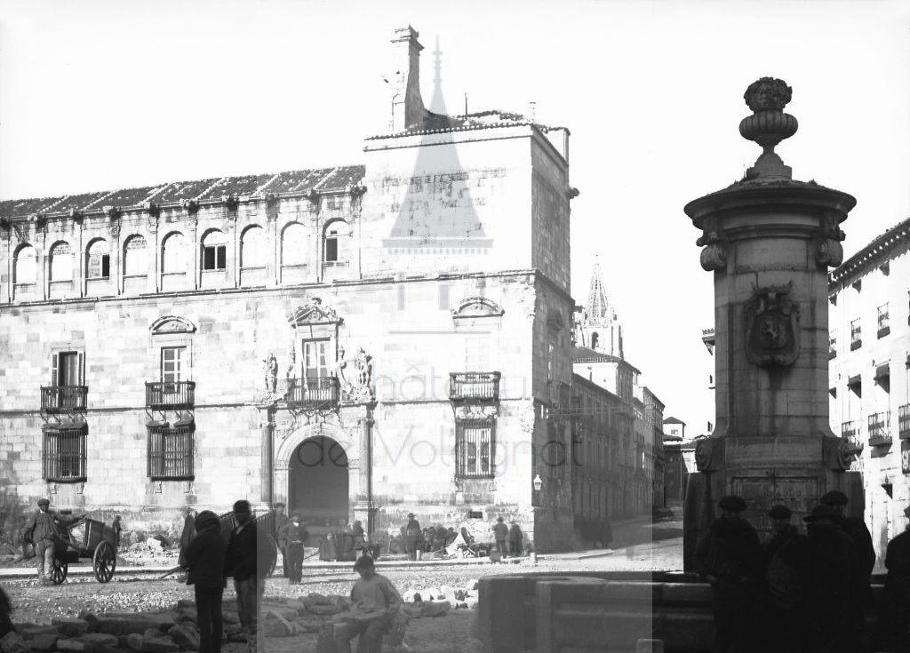 New - Château de Volognat - Photos - Hubert Vaffier - Leon - Place du marché et San Isidoro - 1890-04-09 - 1797