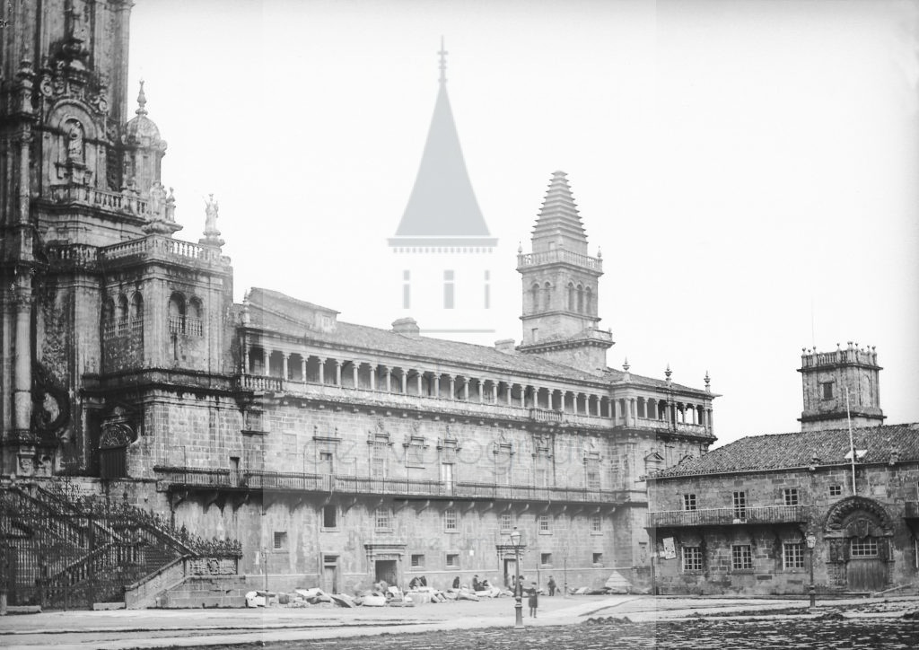 New - Château de Volognat - Photos - Hubert Vaffier - Santiago - Cathédrale place de l'hopital - 1890-04-14 - 1823