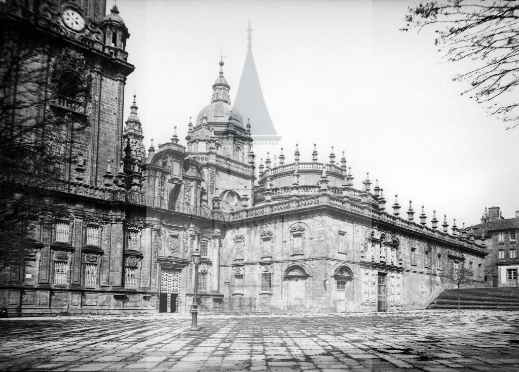 New - Château de Volognat - Photos - Hubert Vaffier - Santiago - Cathédrale place los Litterarios - 1890-04-16 - 1837