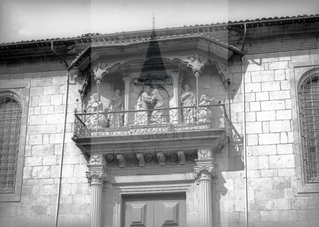 New - Château de Volognat - Photos - Hubert Vaffier - Braga - Une porte de la cathédrale - 1890-04-21 - 1863