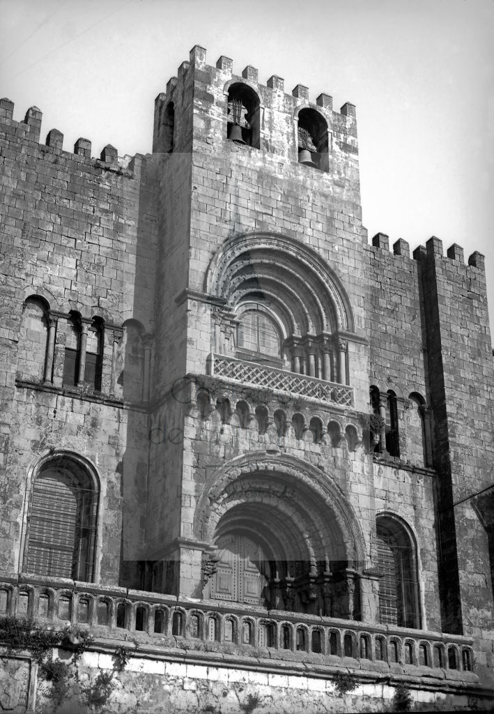 New - Château de Volognat - Photos - Hubert Vaffier - Coimbra - Portail de le vieille cathédrale - 1890-04-23 - 1871
