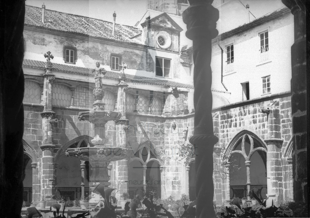 New - Château de Volognat - Photos - Hubert Vaffier - Coimbra - Cloitre de Sta Cruz la cour - 1890-04-24 - 1881