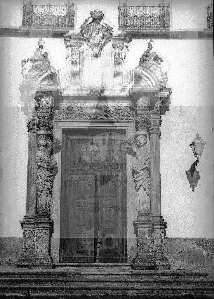 New - Château de Volognat - Photos - Hubert Vaffier - Coimbra - Une porte à l'université - 1890-04-24 - 1884