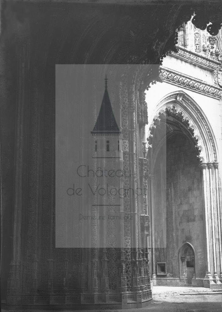 New - Château de Volognat - Photos - Hubert Vaffier - Bathala - Arc et pilier du cloitre - 1890-04-26 - 1895
