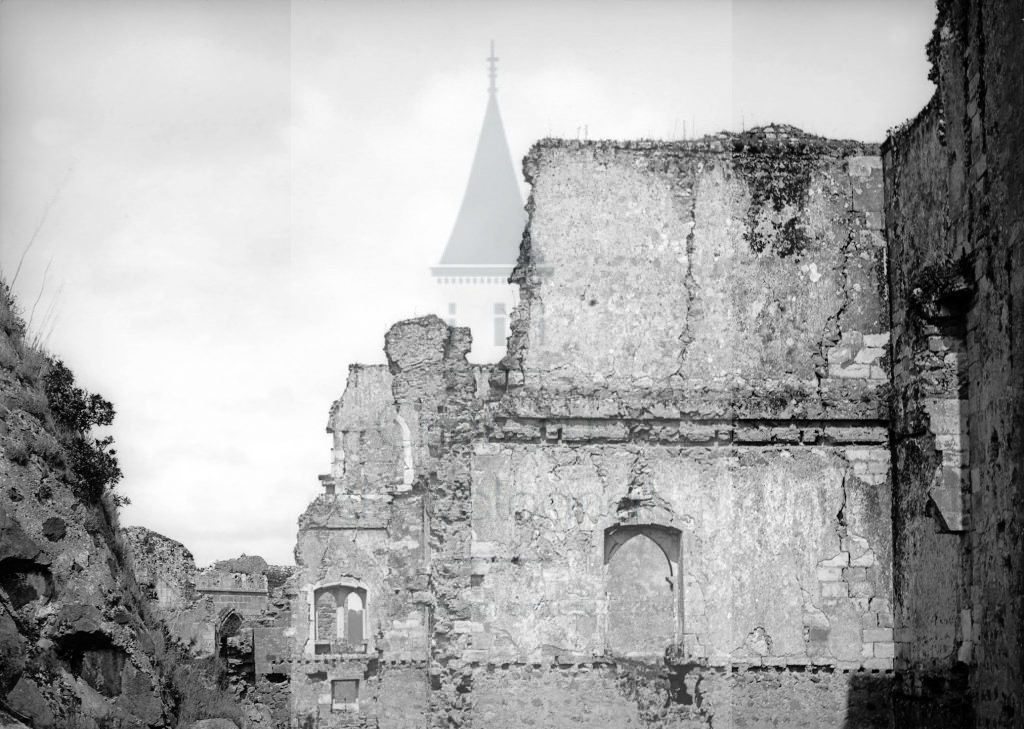 New - Château de Volognat - Photos - Hubert Vaffier - Leiria - Ruine du château les appartements - 1890-04-27 - 1904