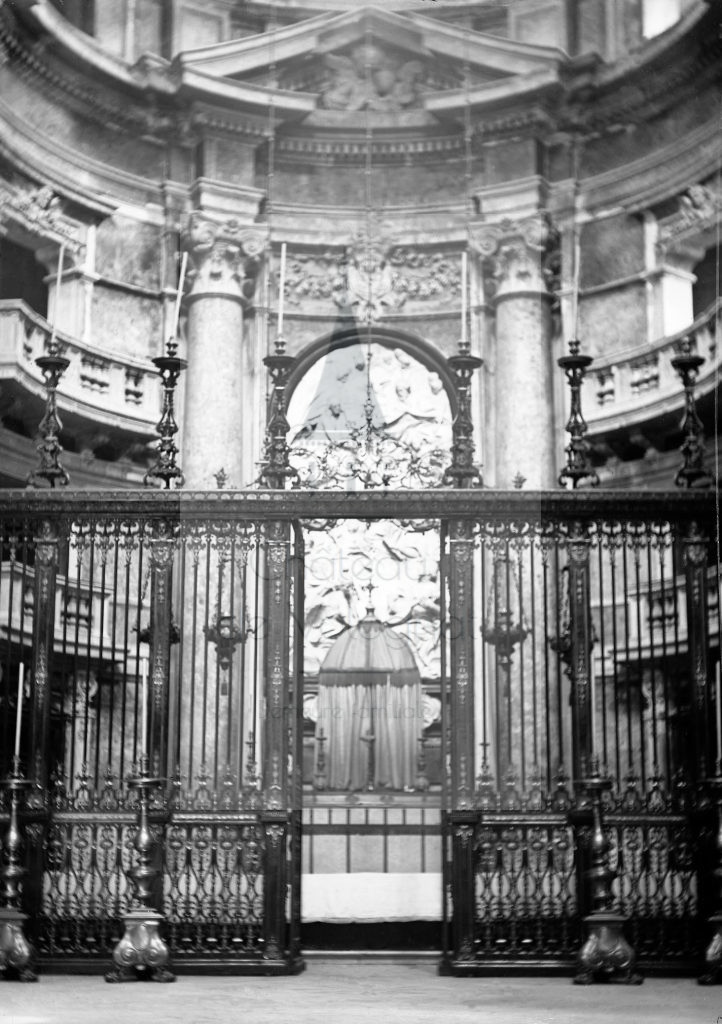 New - Château de Volognat - Photos - Hubert Vaffier - Mafra - L'Eglise une chapelle latérale - 1890-04-30 - 1919
