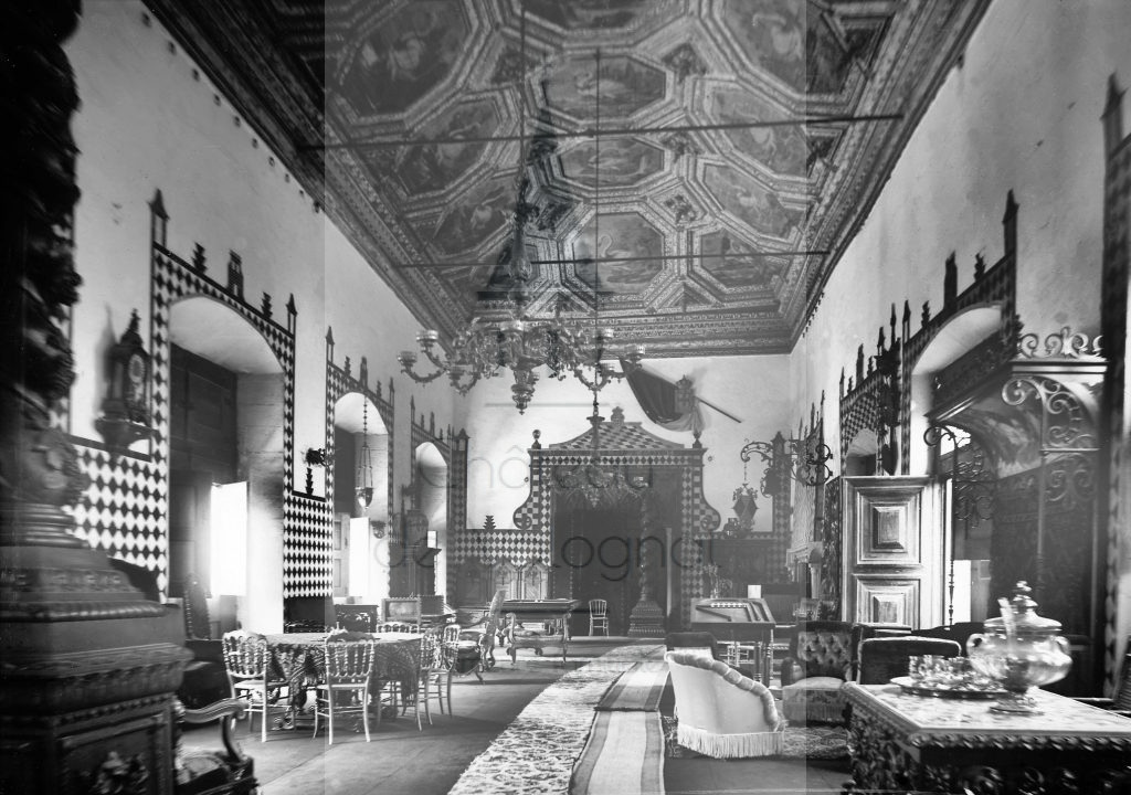 New - Château de Volognat - Photos - Hubert Vaffier - Cintra - Le grand salon - 1890-05-02 - 1927