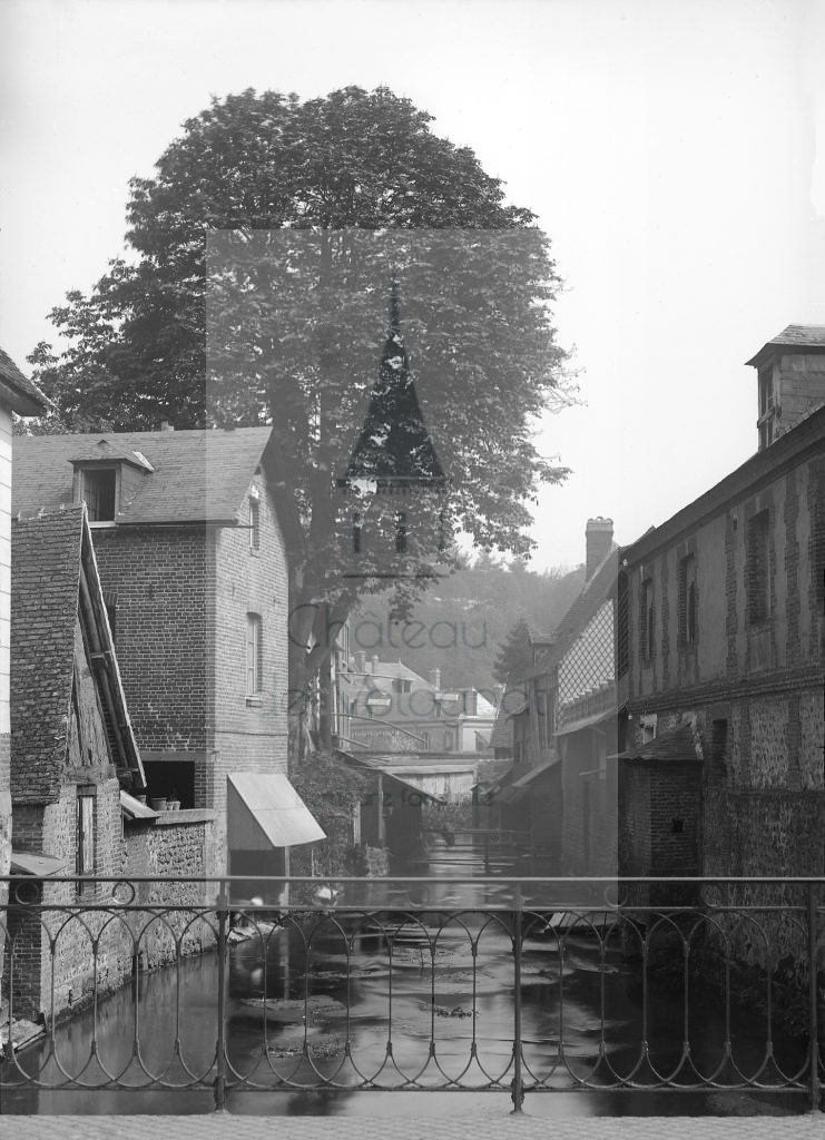 New - Château de Volognat - Photos - Hubert Vaffier - Bernay - Vue des cannaux de la ville - 1891-05-15 - 2010