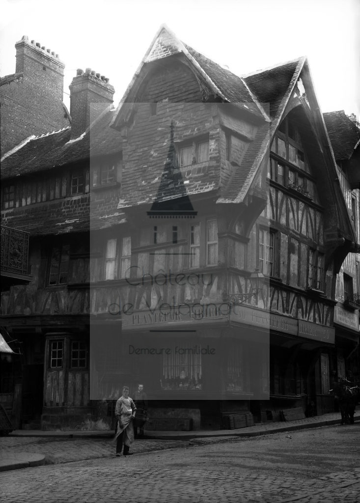 New - Château de Volognat - Photos - Hubert Vaffier - Lisieux - Vieille maison grande rue angle rue de l'église - 1891-05-15 - 2014