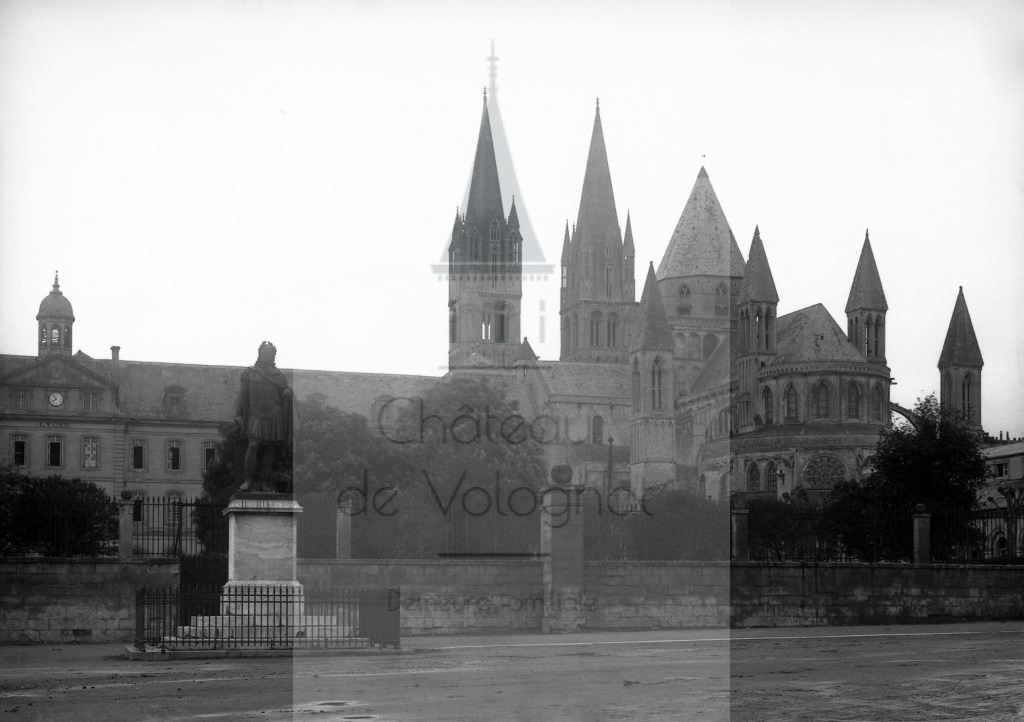 New - Château de Volognat - Photos - Hubert Vaffier - Caen - Vue générale de l'église St Etienne - 1891-05-18 - 2034
