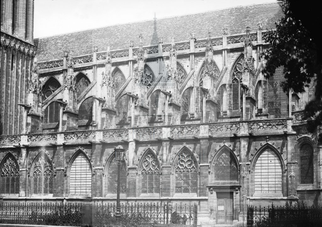New - Château de Volognat - Photos - Hubert Vaffier - Caen - Eglise St Pierre - 1891-05-19 - 2040
