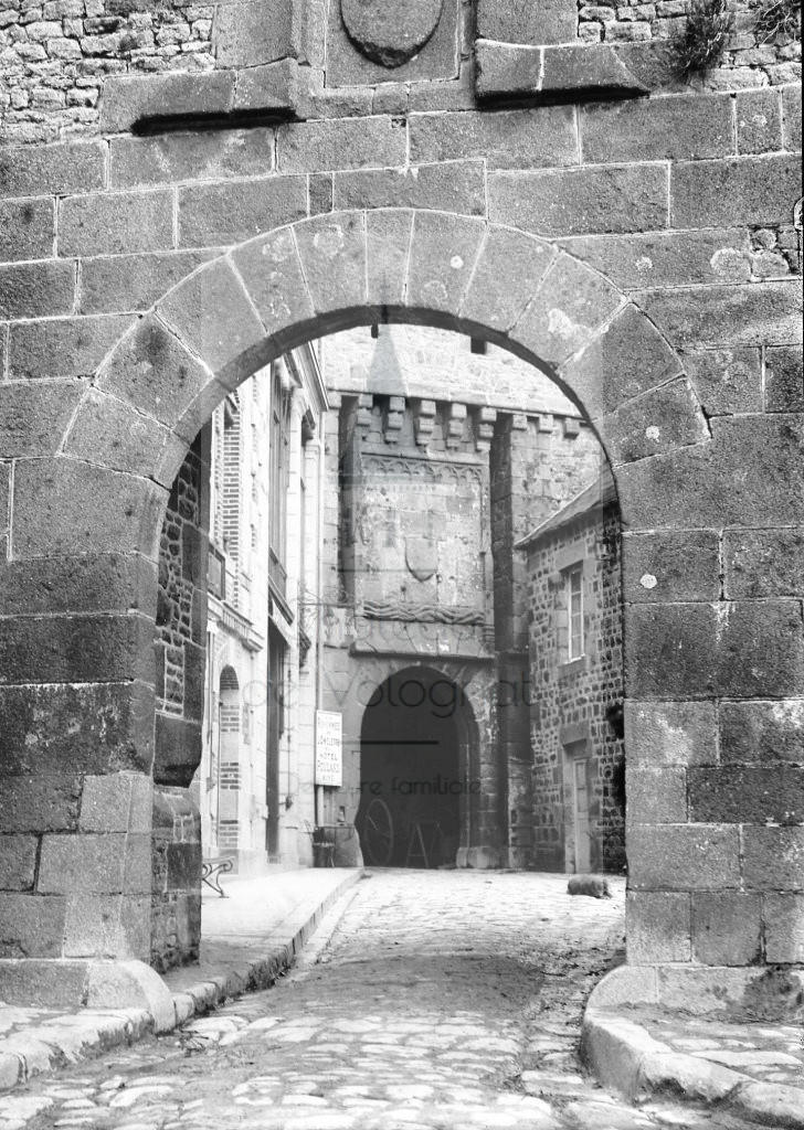New - Château de Volognat - Photos - Hubert Vaffier - Mont Saint Michel - Porte d'entrée - 1895-05-28 - 2088