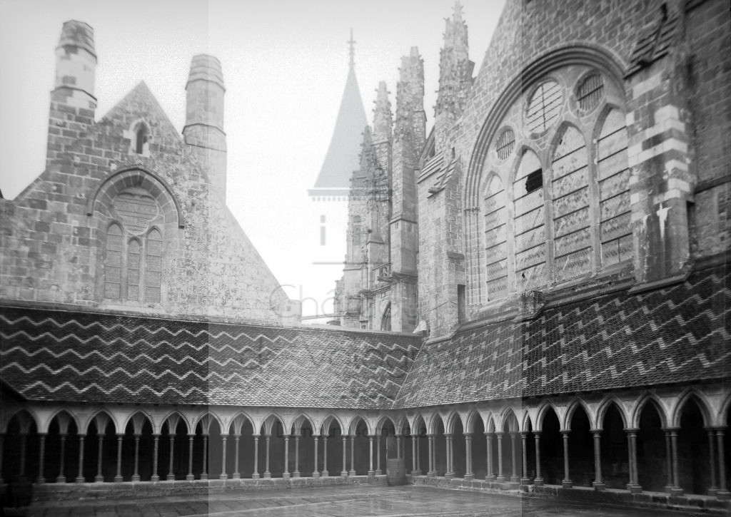 New - Château de Volognat - Photos - Hubert Vaffier - Mont Saint Michel - Le cloitre double rangée de colonnes - 1891-05-29 - 2090