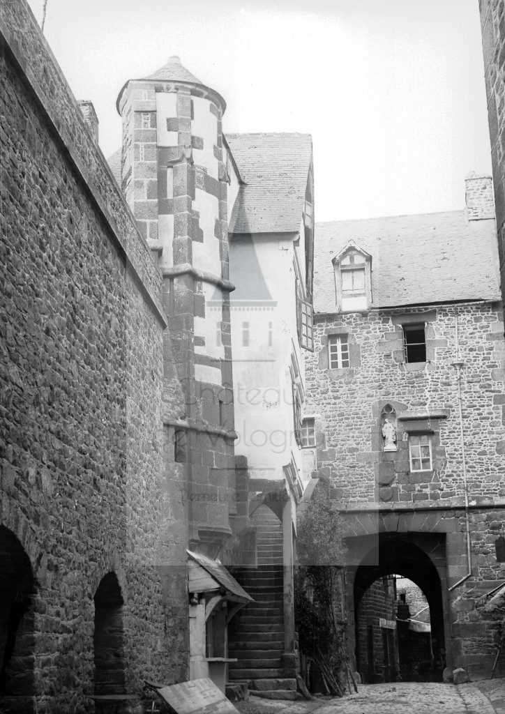 New - Château de Volognat - Photos - Hubert Vaffier - Mont Saint Michel -  2ème porte de la ville - 1891-05-30 - 2100