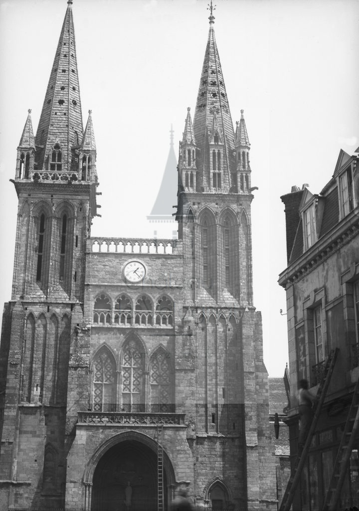 Château de Volognat - Photos - Hubert Vaffier - St Pol de Léon - Façade de la cathédrale - 12/06/1891 - 2159
