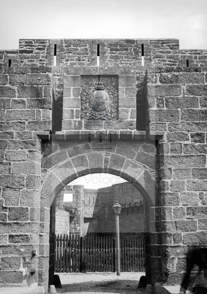 New - Château de Volognat - Photos - Hubert Vaffier - Concarneau - Porte de la ville close - 1891-06-17 - 2193