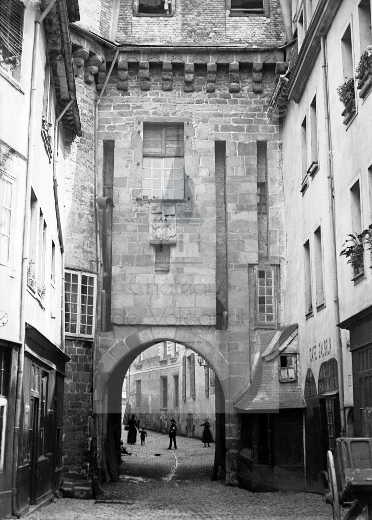 New - Château de Volognat - Photos - Hubert Vaffier - Rennes - Porte Mordelaise - 1891-06-23 - 2229
