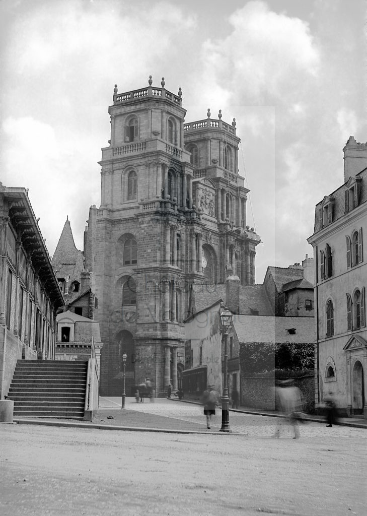 New - Château de Volognat - Photos - Hubert Vaffier - Rennes - Façade de la cathédrale - 1891-06-23 - 2230