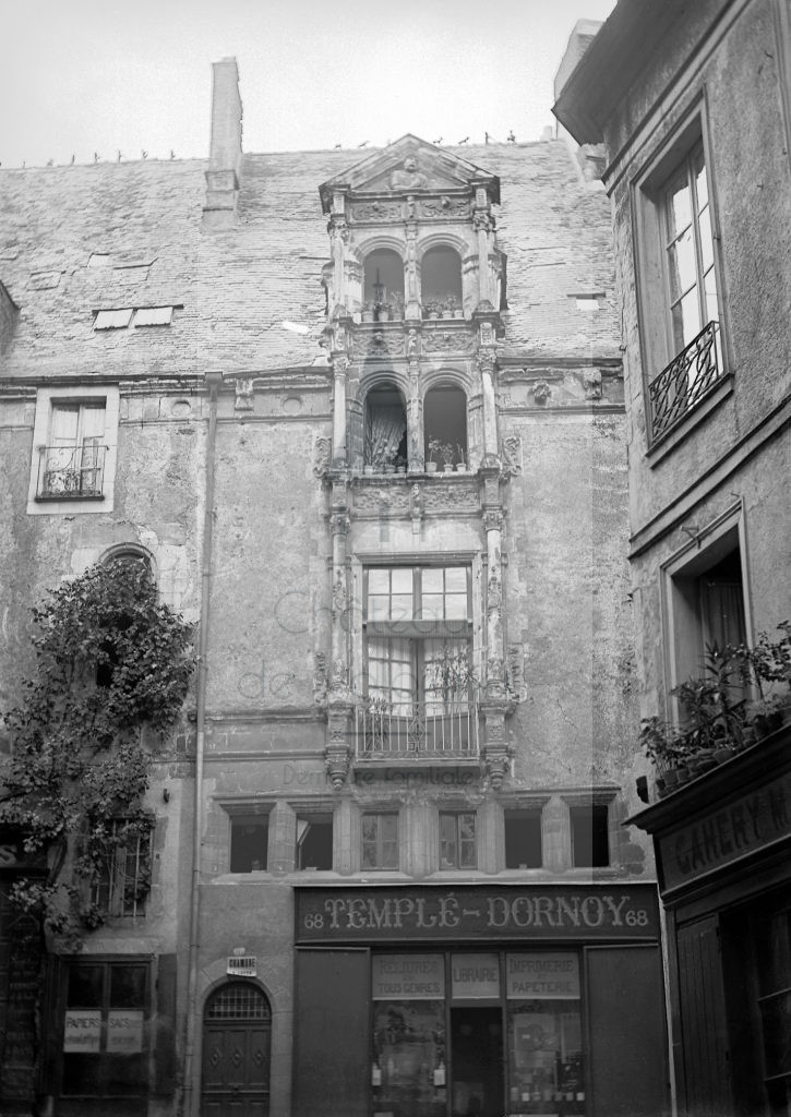 New - Château de Volognat - Photos - Hubert Vaffier - Laval - Vieille maison grande rue - 1891-06-24 - 2234