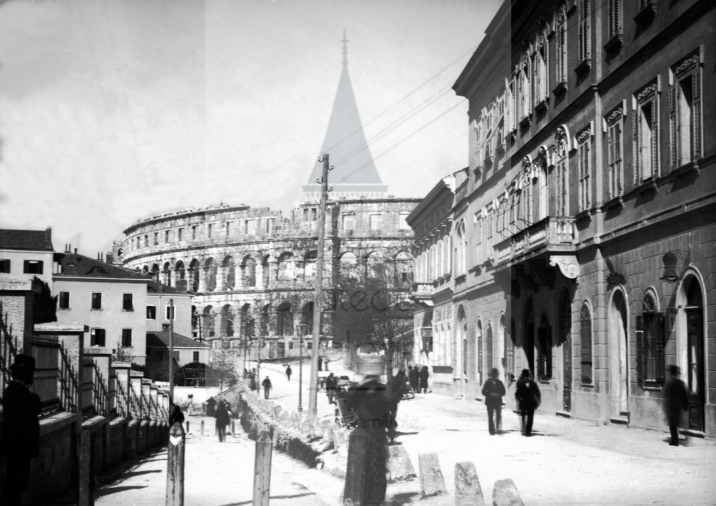 New - Château de Volognat - Photos - Hubert Vaffier - Pola - Les arènes vue prise de l'hotel - 1892-04-23 - 2335