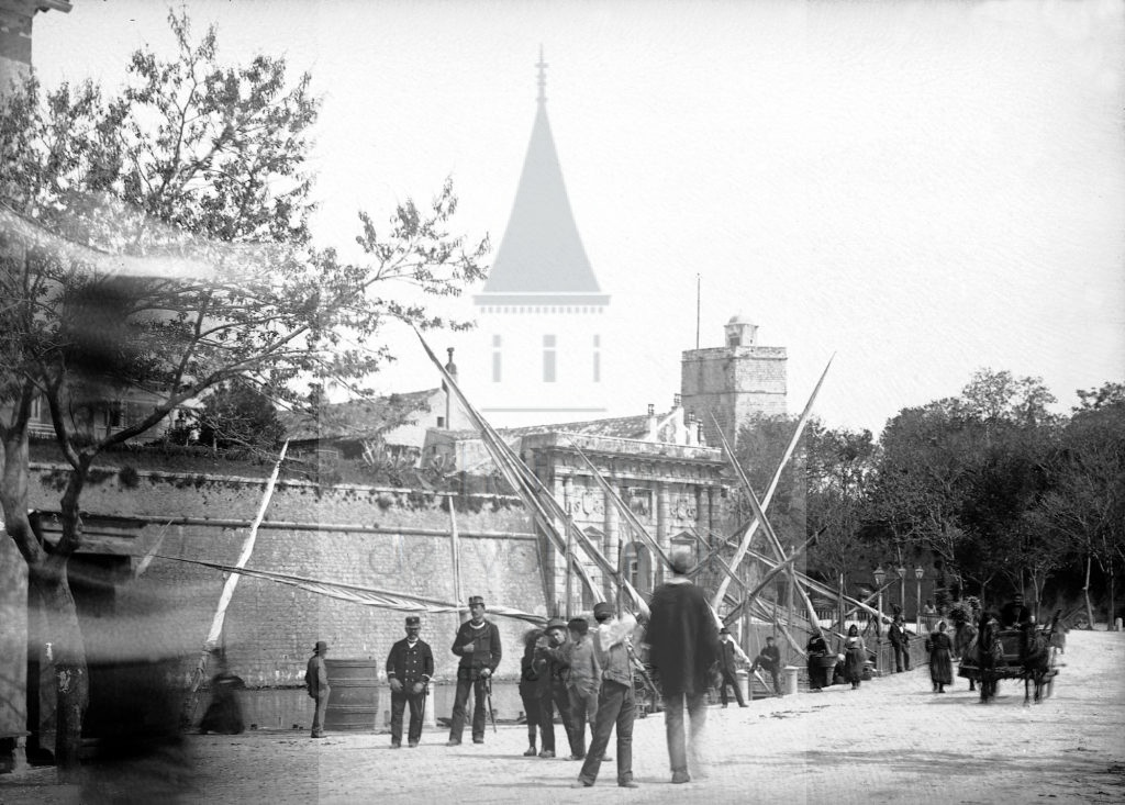 New - Château de Volognat - Photos - Hubert Vaffier - Zara - Porte della terra ferma et tour St Simon - 1892-05-04 - 2379