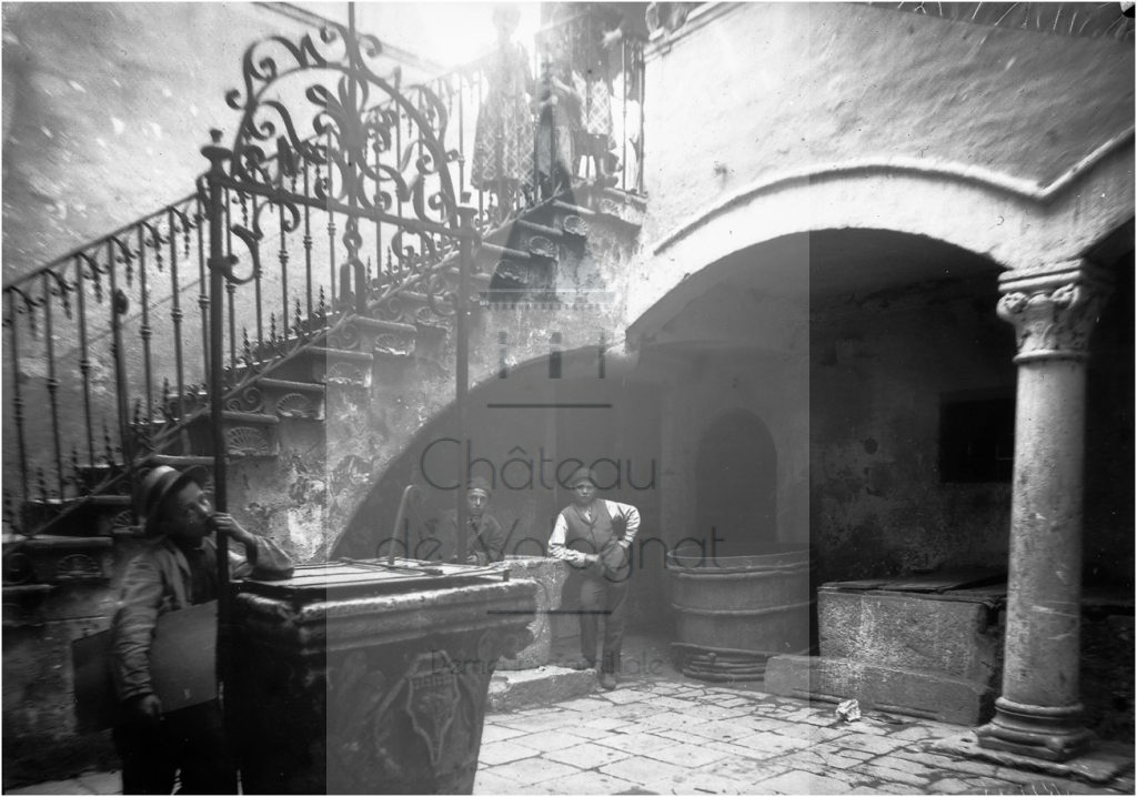 New - Château de Volognat - Photos - Hubert Vaffier - Zara - Cour d'une maison vénitienne - 1892-05-04 - 2388