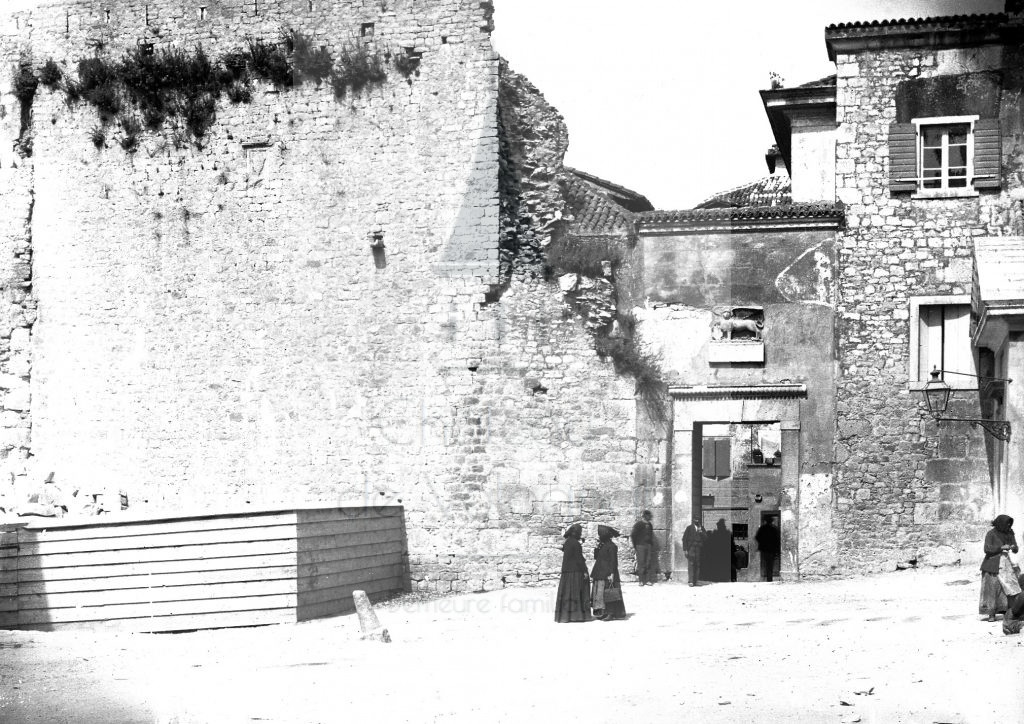 New - Château de Volognat - Photos - Hubert Vaffier - Spalato - Porte centrale - 1892-05-06 - 2395