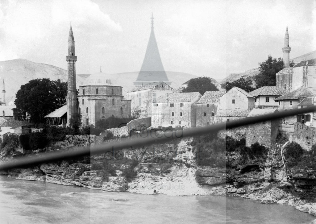 New - Château de Volognat - Photos - Hubert Vaffier - Mostar - Vue prise du pont - 1892-06-11 - 2428