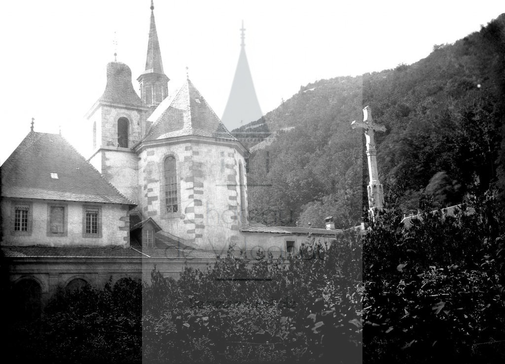 Château de Volognat - Photos - Hubert Vaffier - Selignac - Cour du cloître - 29/06/1882 - 243